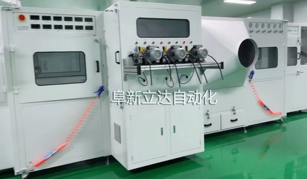 自動噴金機是電容器生產中的關鍵設備，規格有三槍，雙面四槍、六槍、八槍，可按客戶需求定制，阜新立達自動化裝備有限公司